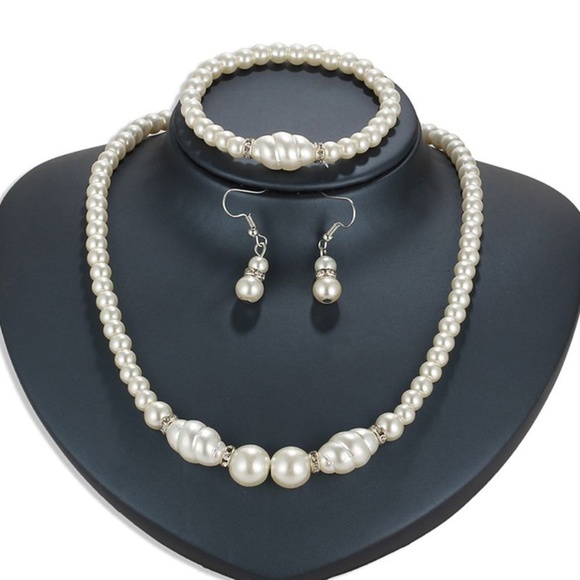 **EDRIS* 4-Pc Silver x Pearl Fashion Jewelry Set - Picture 1 of 6